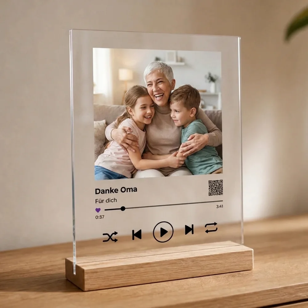 Acrylic glass with a photo of Grandma and her grandkids and the song as a player, available as an add-on