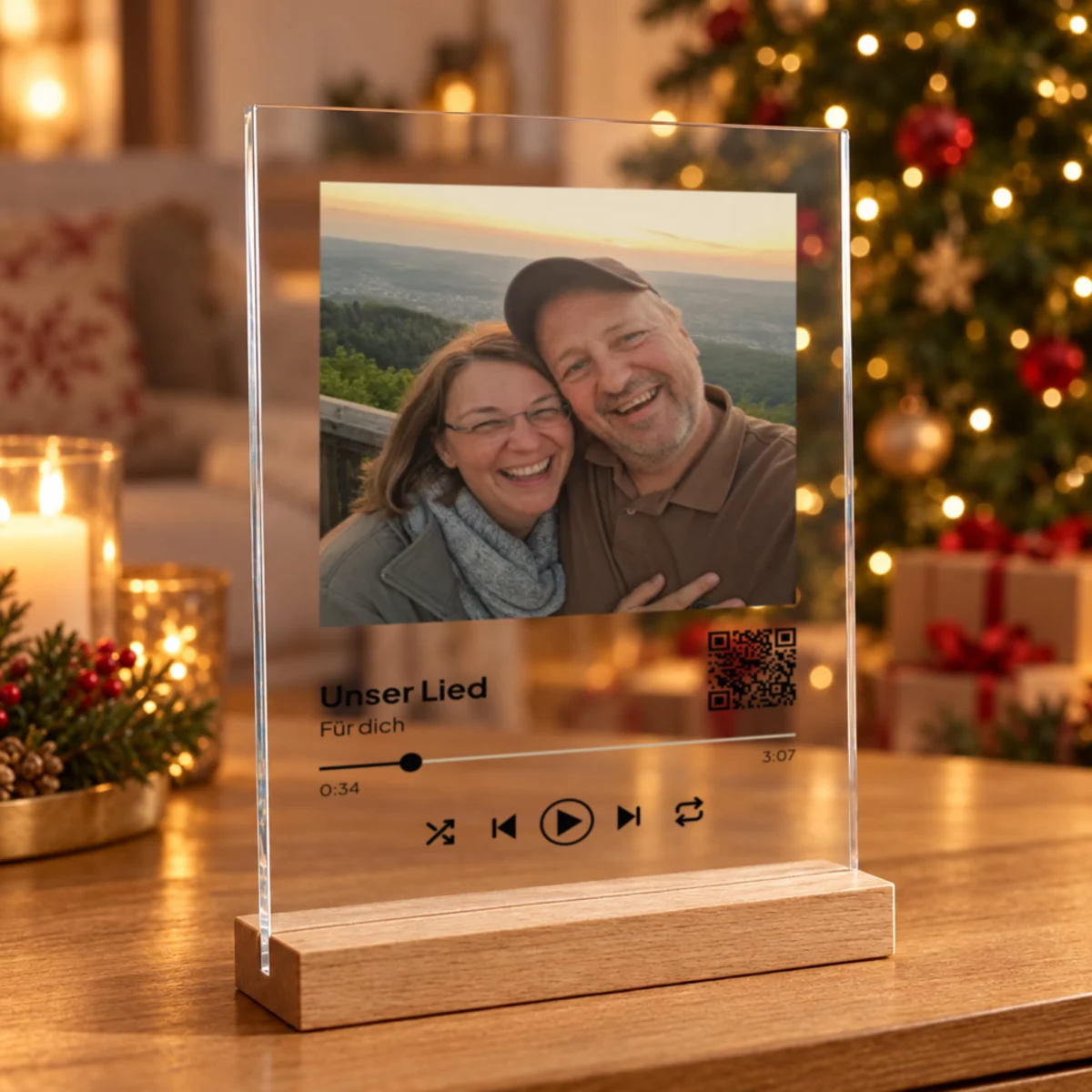 Acrylic glass with a photo and the song as a player next to the Christmas tree, available as an add-on